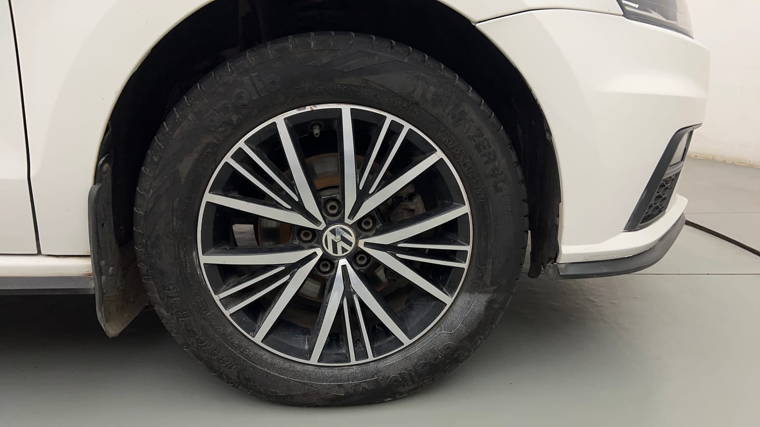 Used 2020 Volkswagen Vento Highline 1.0L TSI Petrol Manual tyres RIGHT FRONT TYRE RIM VIEW