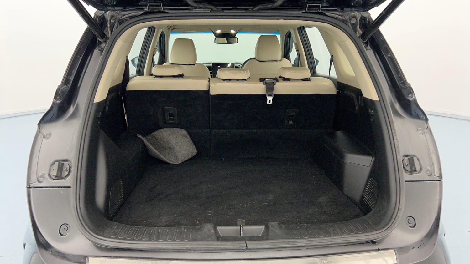 Used 2023 MG Motors Hector Savvy Pro 1.5 Turbo Petrol CVT Petrol Automatic interior DICKY INSIDE VIEW