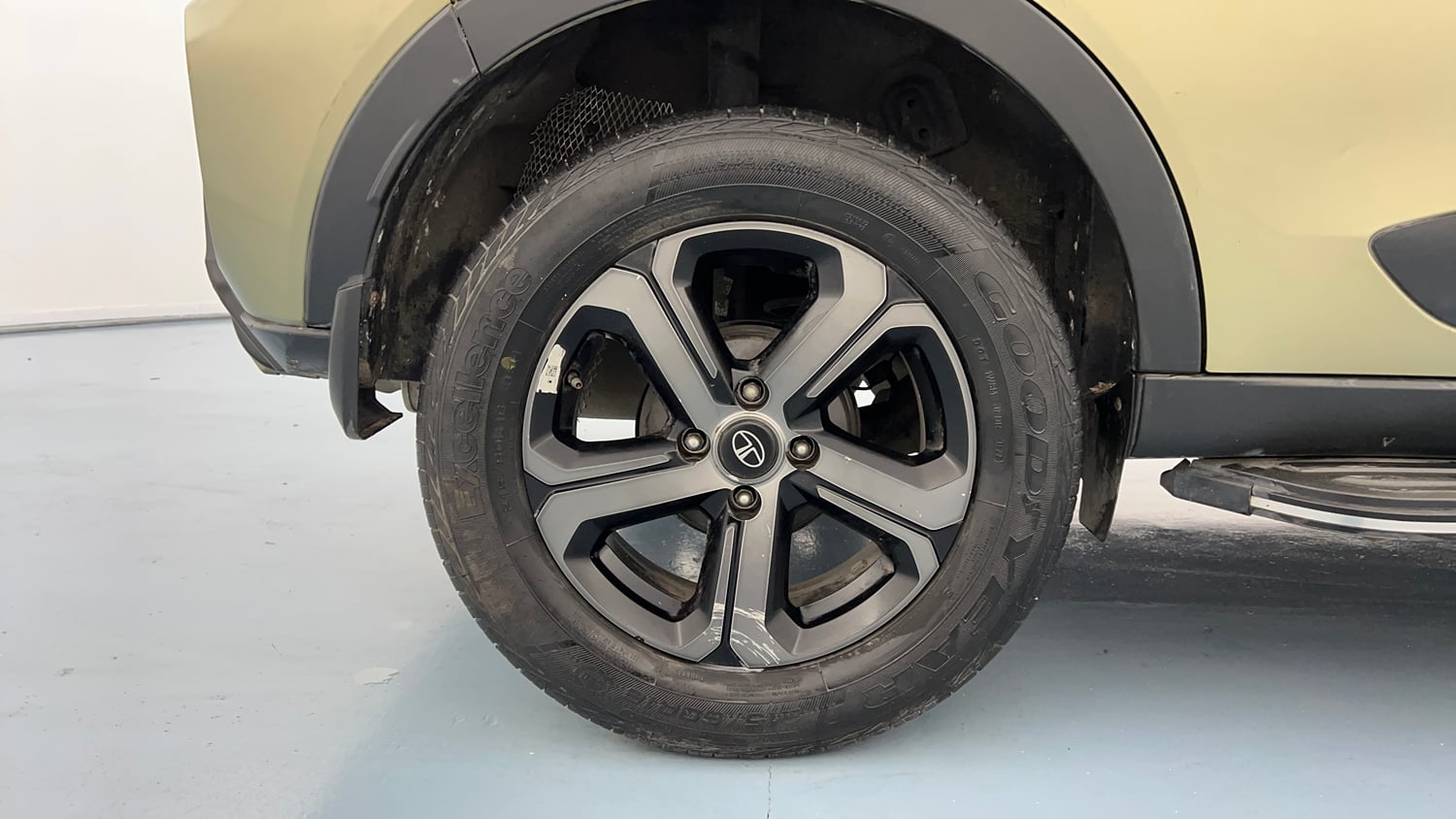 Used 2022 Tata Nexon XZ Plus Kaziranga Petrol Manual tyres RIGHT REAR TYRE RIM VIEW