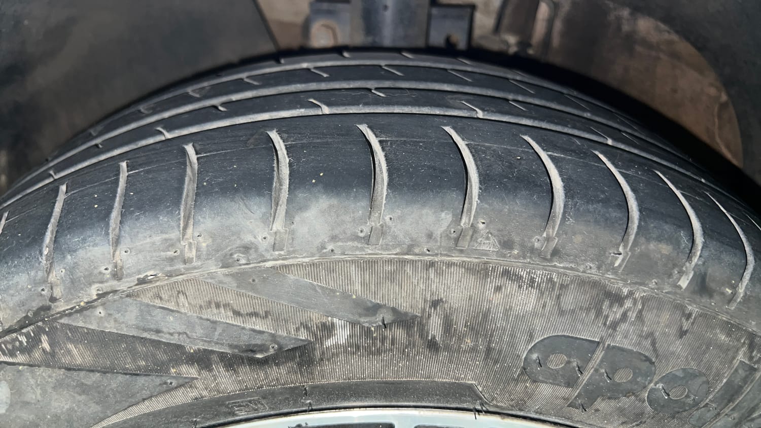Used 2020 Volkswagen Vento Highline 1.0L TSI Petrol Manual tyres LEFT FRONT TYRE TREAD VIEW