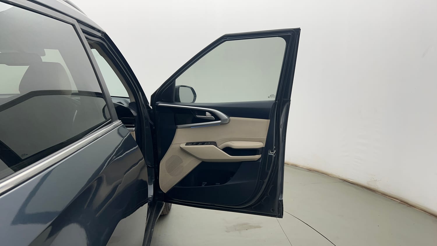 Used 2022 Kia Carens Luxury 1.5 Diesel 7 STR Diesel Manual interior RIGHT FRONT DOOR OPEN VIEW