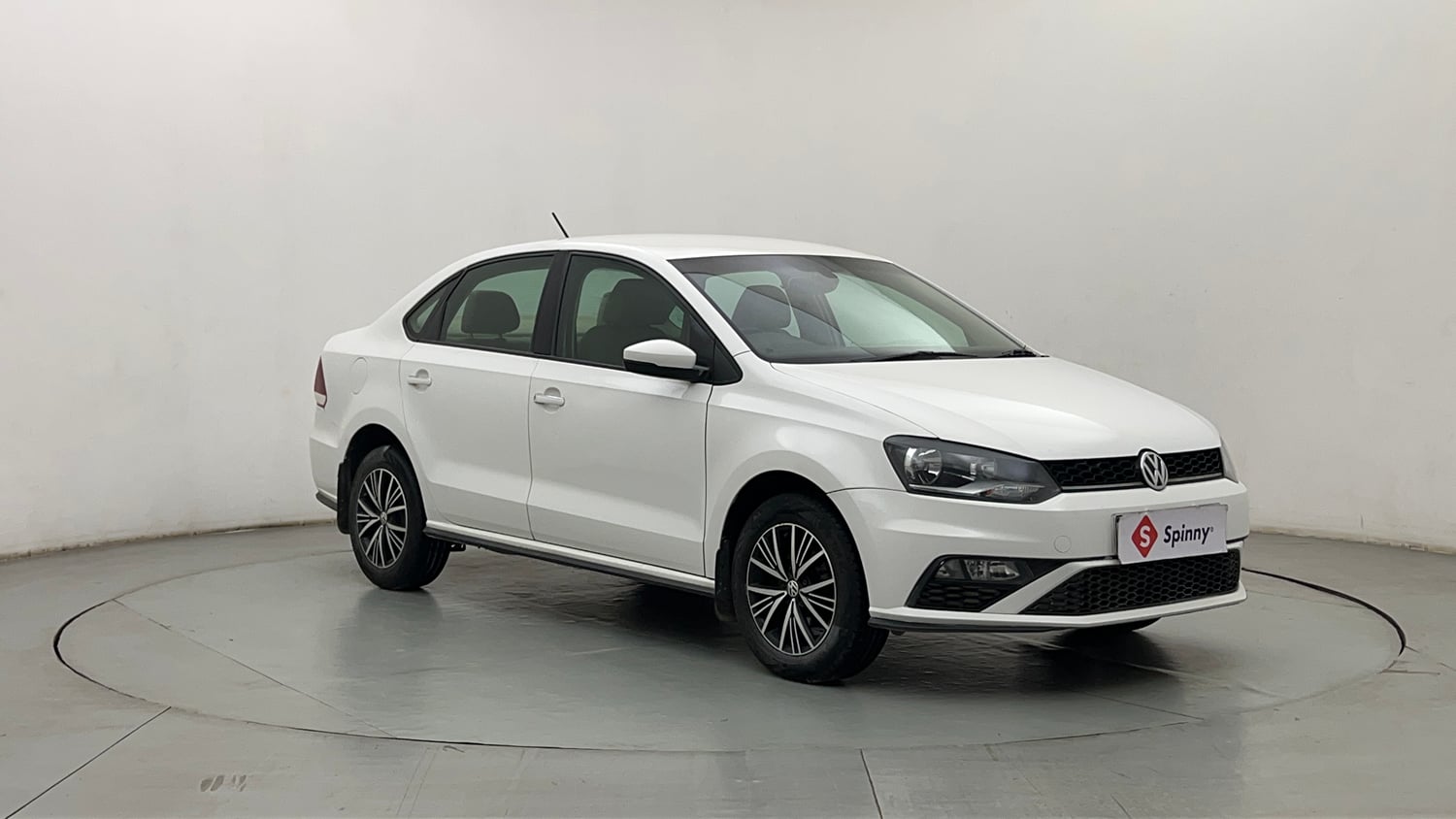 Used 2020 Volkswagen Vento Highline 1.0L TSI Petrol Manual exterior RIGHT FRONT CORNER VIEW