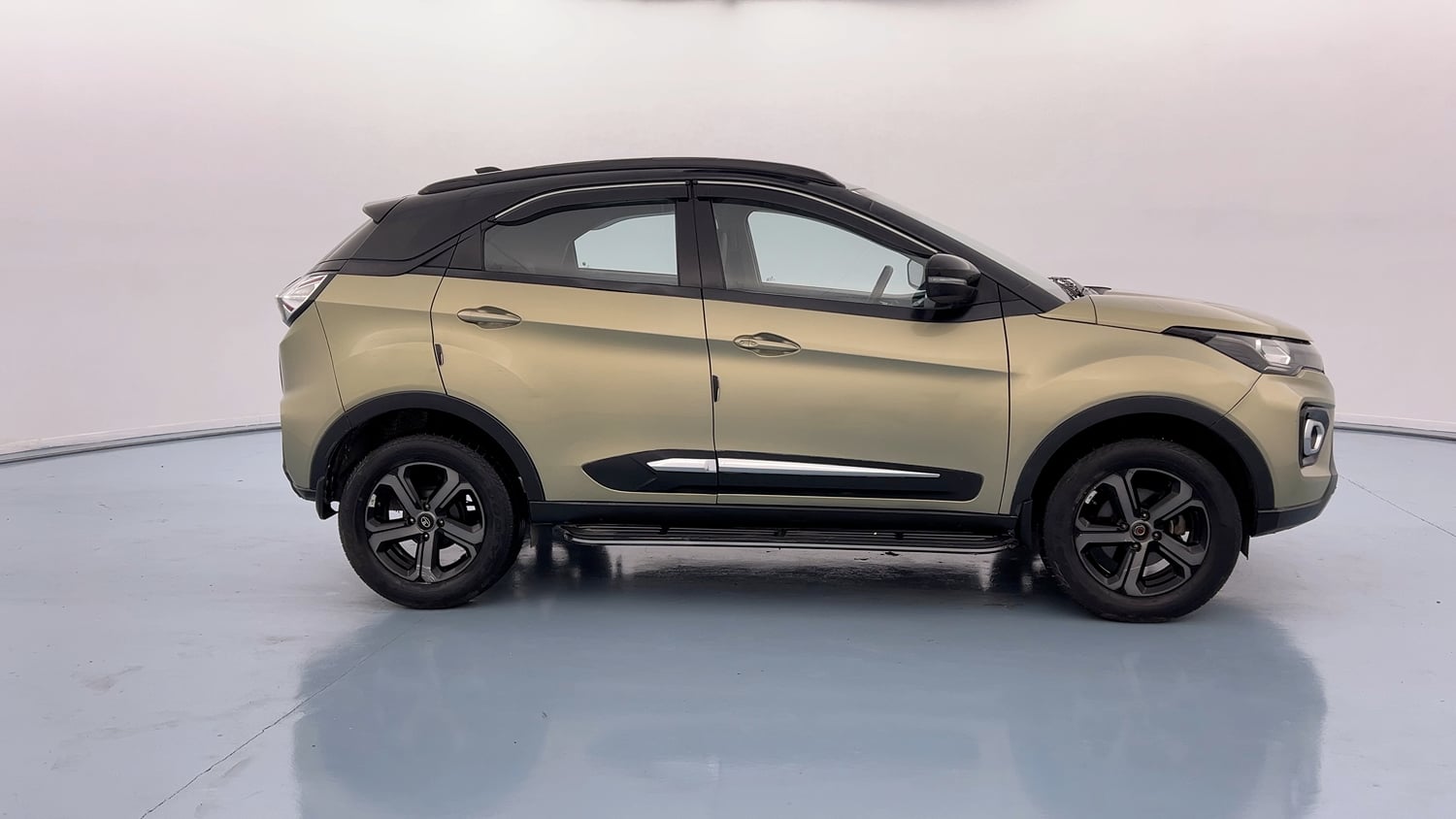 Used 2022 Tata Nexon XZ Plus Kaziranga Petrol Manual exterior RIGHT SIDE VIEW