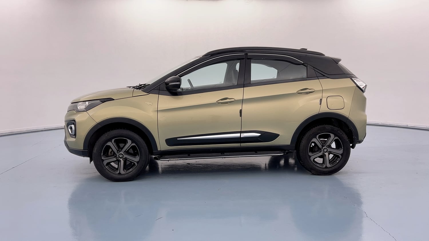 Used 2022 Tata Nexon XZ Plus Kaziranga Petrol Manual exterior LEFT SIDE VIEW