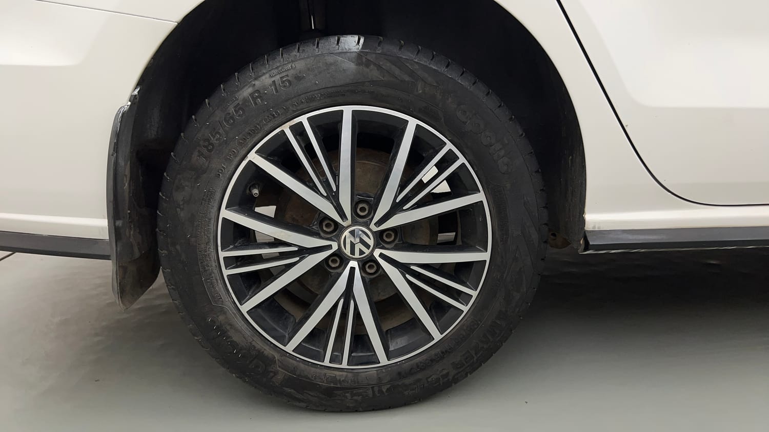 Used 2020 Volkswagen Vento Highline 1.0L TSI Petrol Manual tyres RIGHT REAR TYRE RIM VIEW