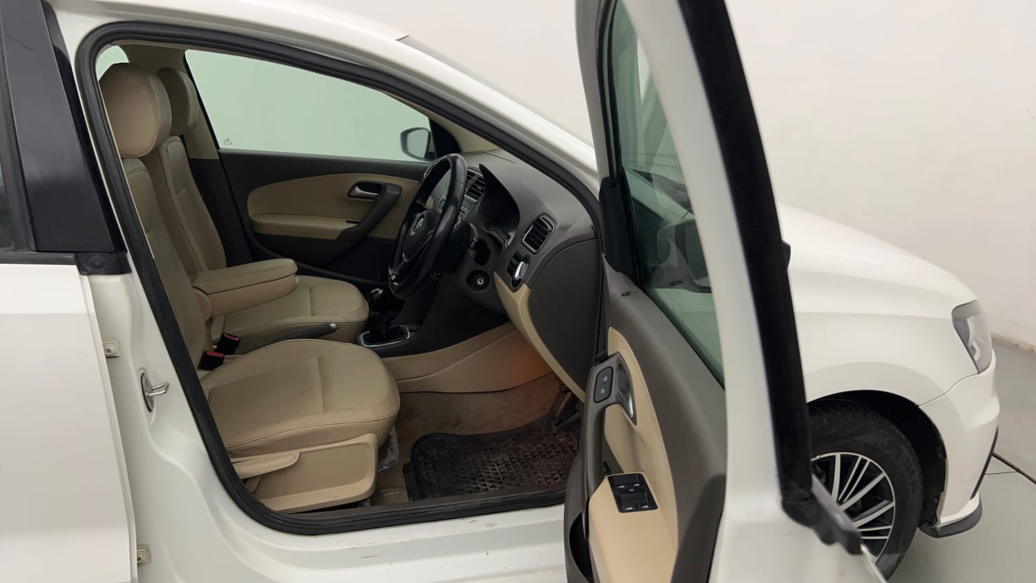 Used 2020 Volkswagen Vento Highline 1.0L TSI Petrol Manual interior RIGHT SIDE FRONT DOOR CABIN VIEW