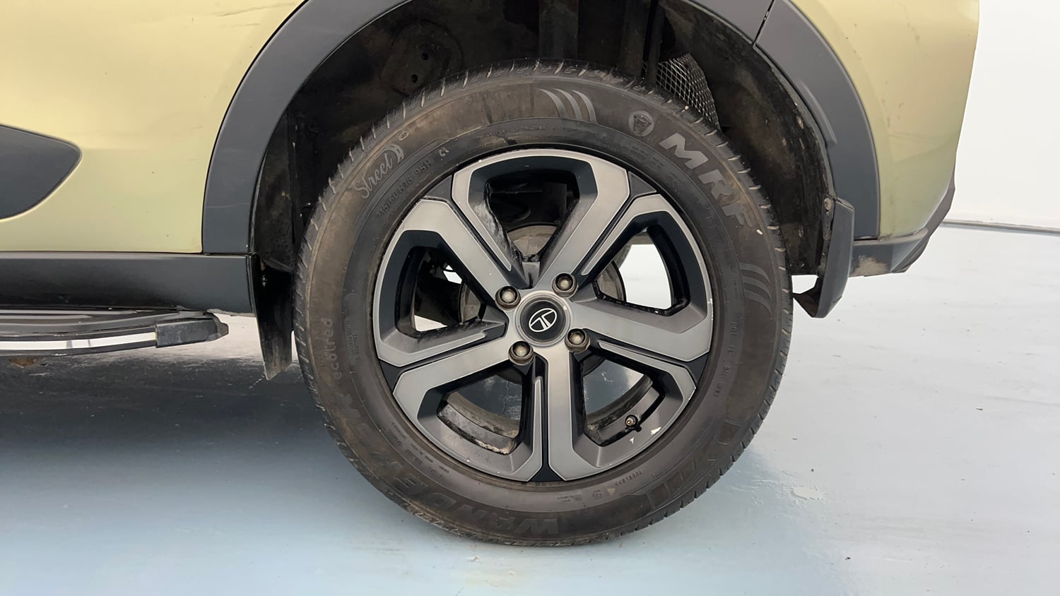 Used 2022 Tata Nexon XZ Plus Kaziranga Petrol Manual tyres LEFT REAR TYRE RIM VIEW