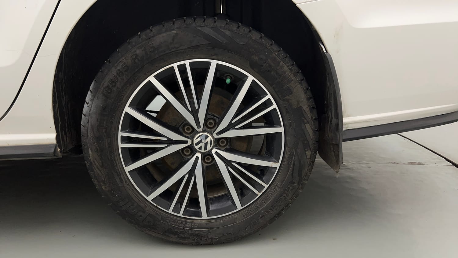 Used 2020 Volkswagen Vento Highline 1.0L TSI Petrol Manual tyres LEFT REAR TYRE RIM VIEW