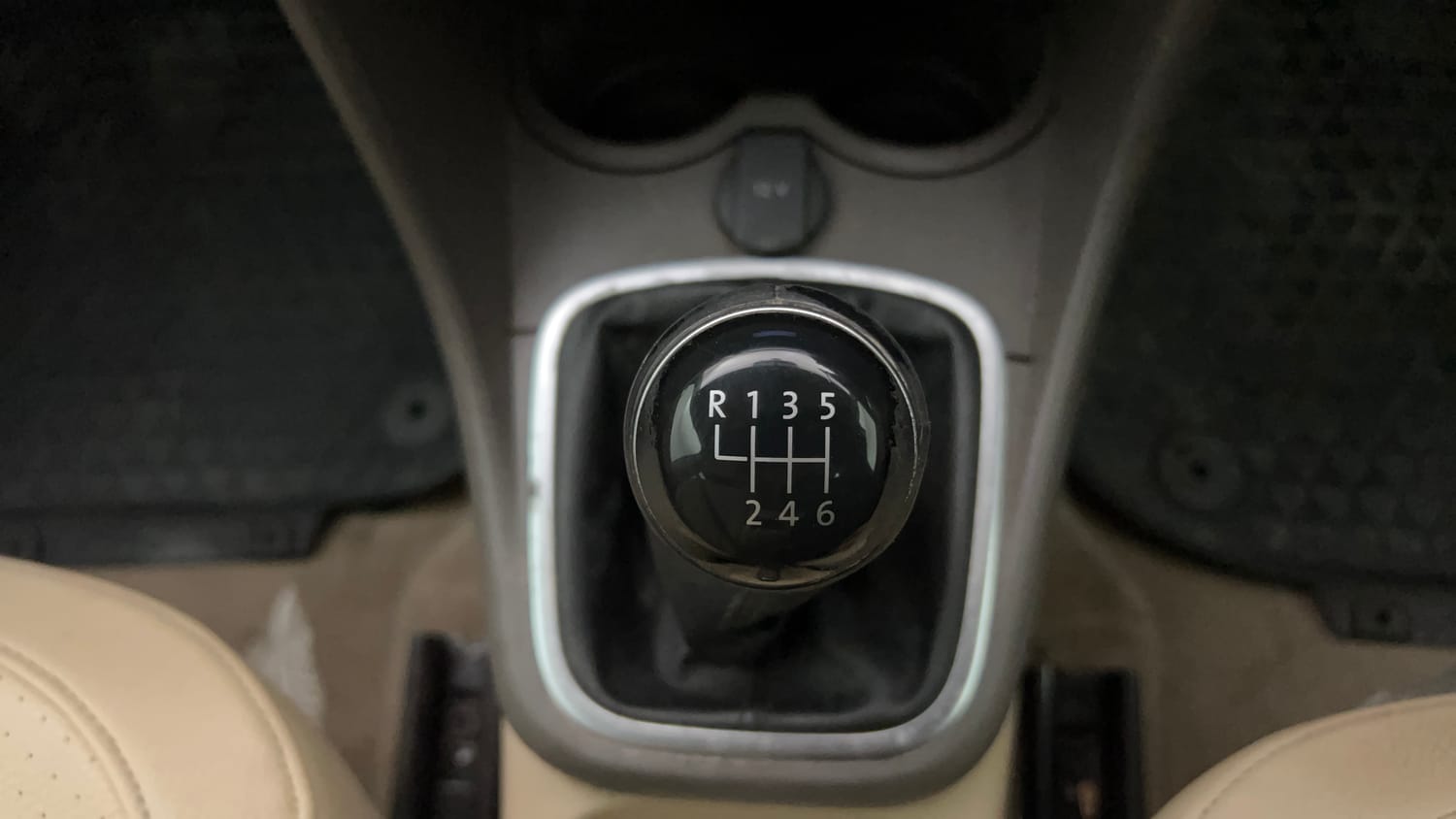 Used 2020 Volkswagen Vento Highline 1.0L TSI Petrol Manual interior GEAR  KNOB VIEW