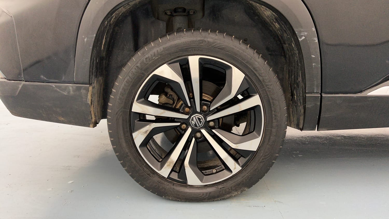 Used 2023 MG Motors Hector Savvy Pro 1.5 Turbo Petrol CVT Petrol Automatic tyres RIGHT REAR TYRE RIM VIEW