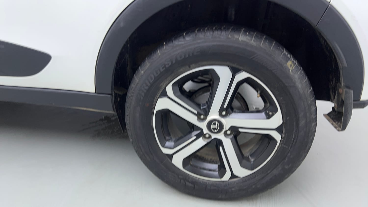 Used 2022 Tata Nexon XZ Plus (O) Petrol Manual tyres LEFT REAR TYRE RIM VIEW