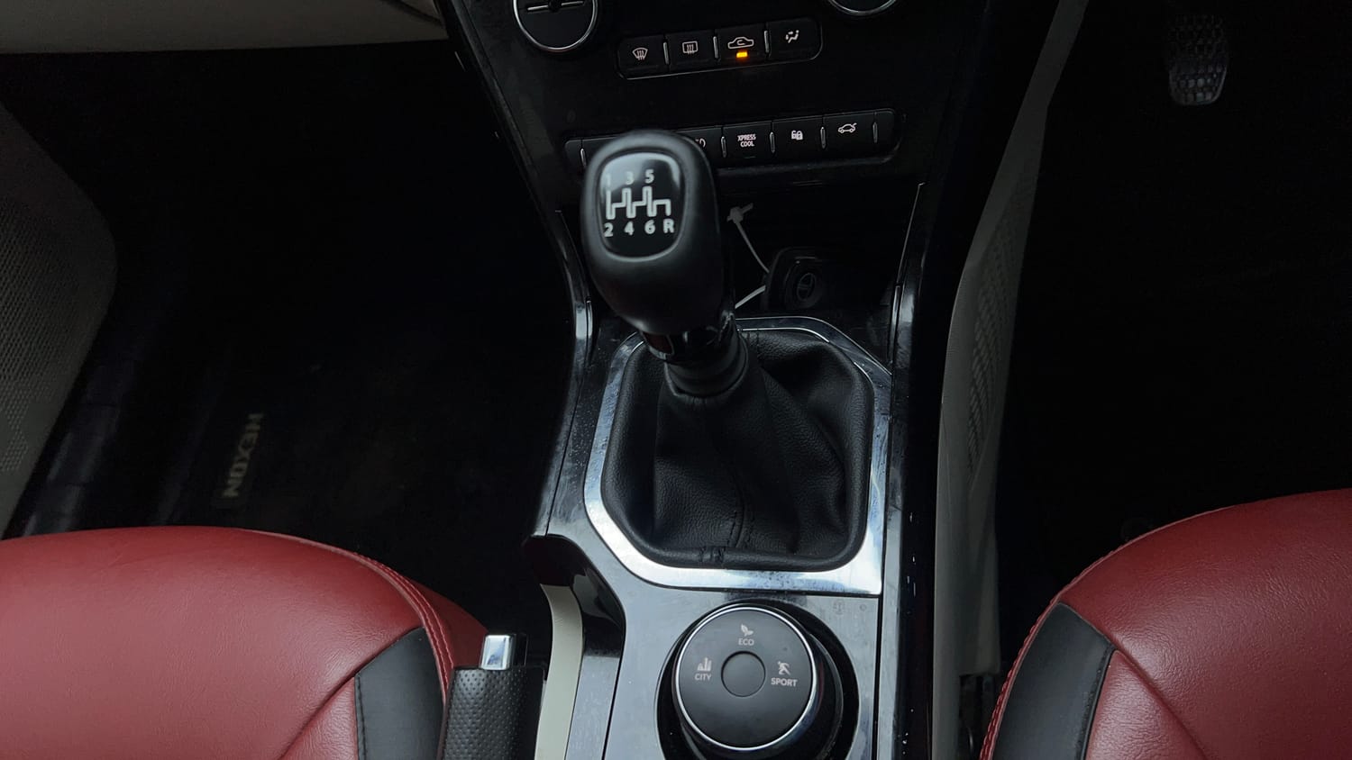 Used 2022 Tata Nexon XZ Plus (O) Petrol Manual interior GEAR  KNOB VIEW
