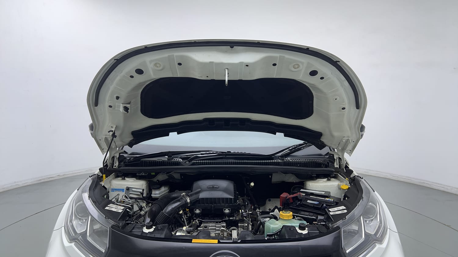 Used 2022 Tata Nexon XZ Plus (O) Petrol Manual engine ENGINE & BONNET OPEN FRONT VIEW