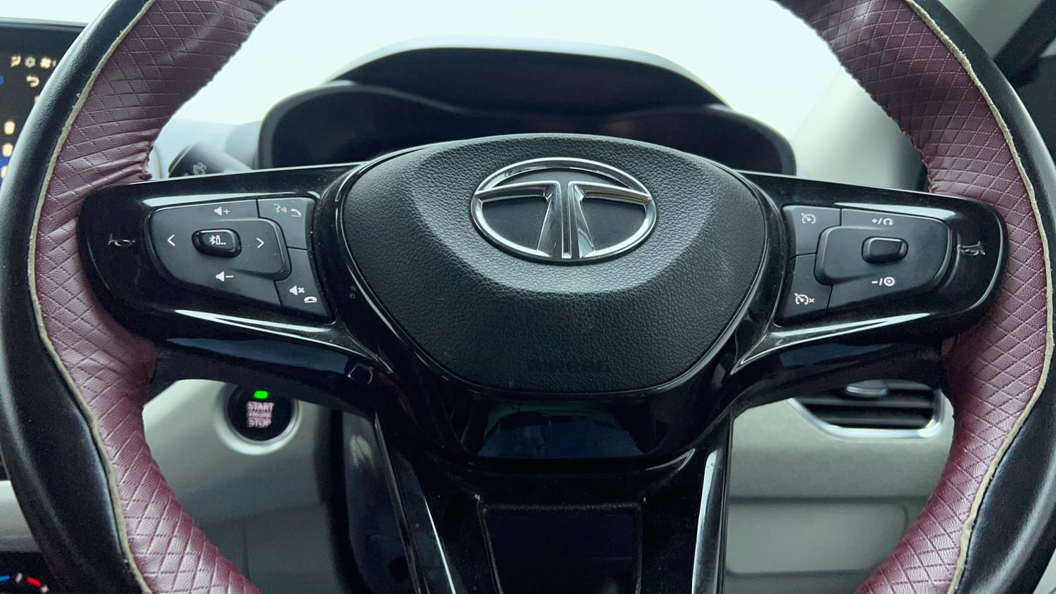 Used 2022 Tata Nexon XZ Plus (O) Petrol Manual top_features Cruise control