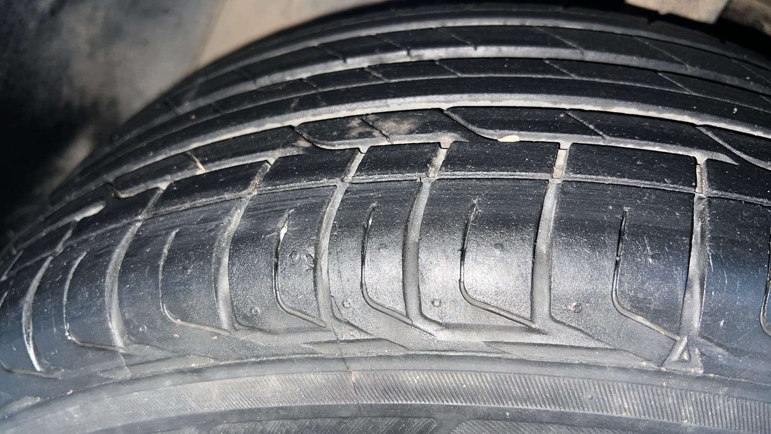 Used 2022 Tata Nexon XZ Plus (O) Petrol Manual tyres LEFT FRONT TYRE TREAD VIEW