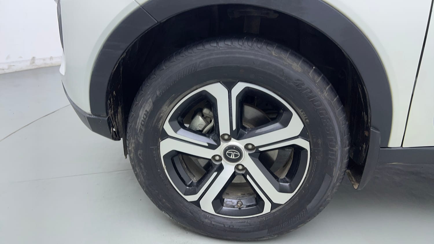Used 2022 Tata Nexon XZ Plus (O) Petrol Manual tyres LEFT FRONT TYRE RIM VIEW