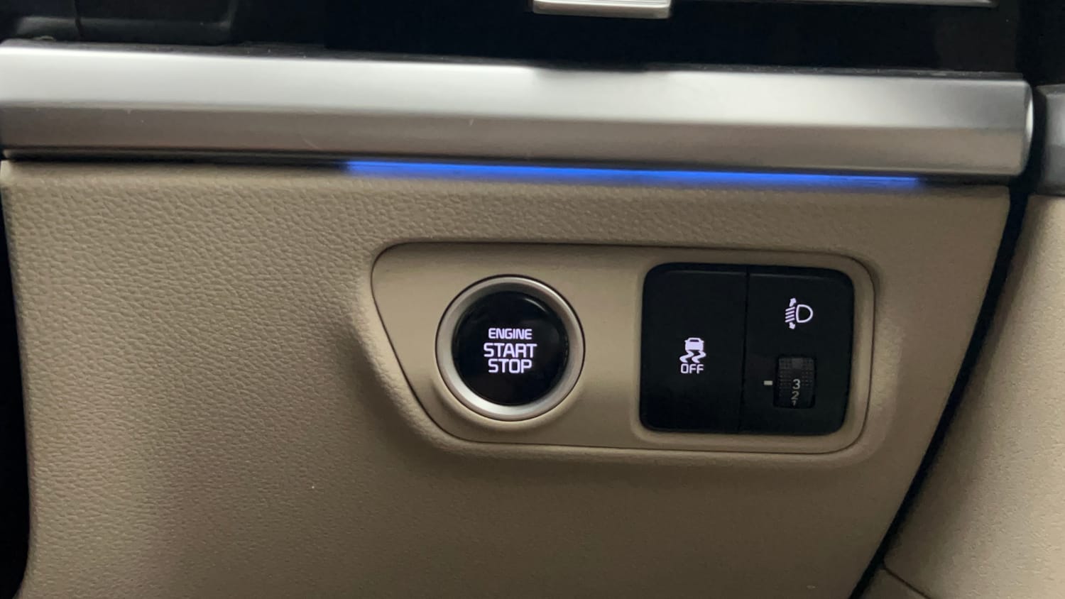 Used 2022 Kia Carens Luxury 1.5 Diesel 7 STR Diesel Manual top_features Keyless start