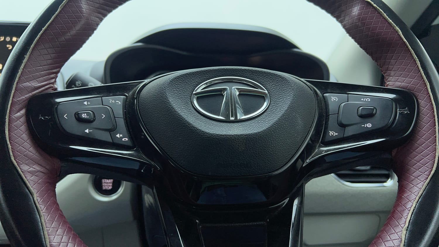 Used 2022 Tata Nexon XZ Plus (O) Petrol Manual top_features Airbags