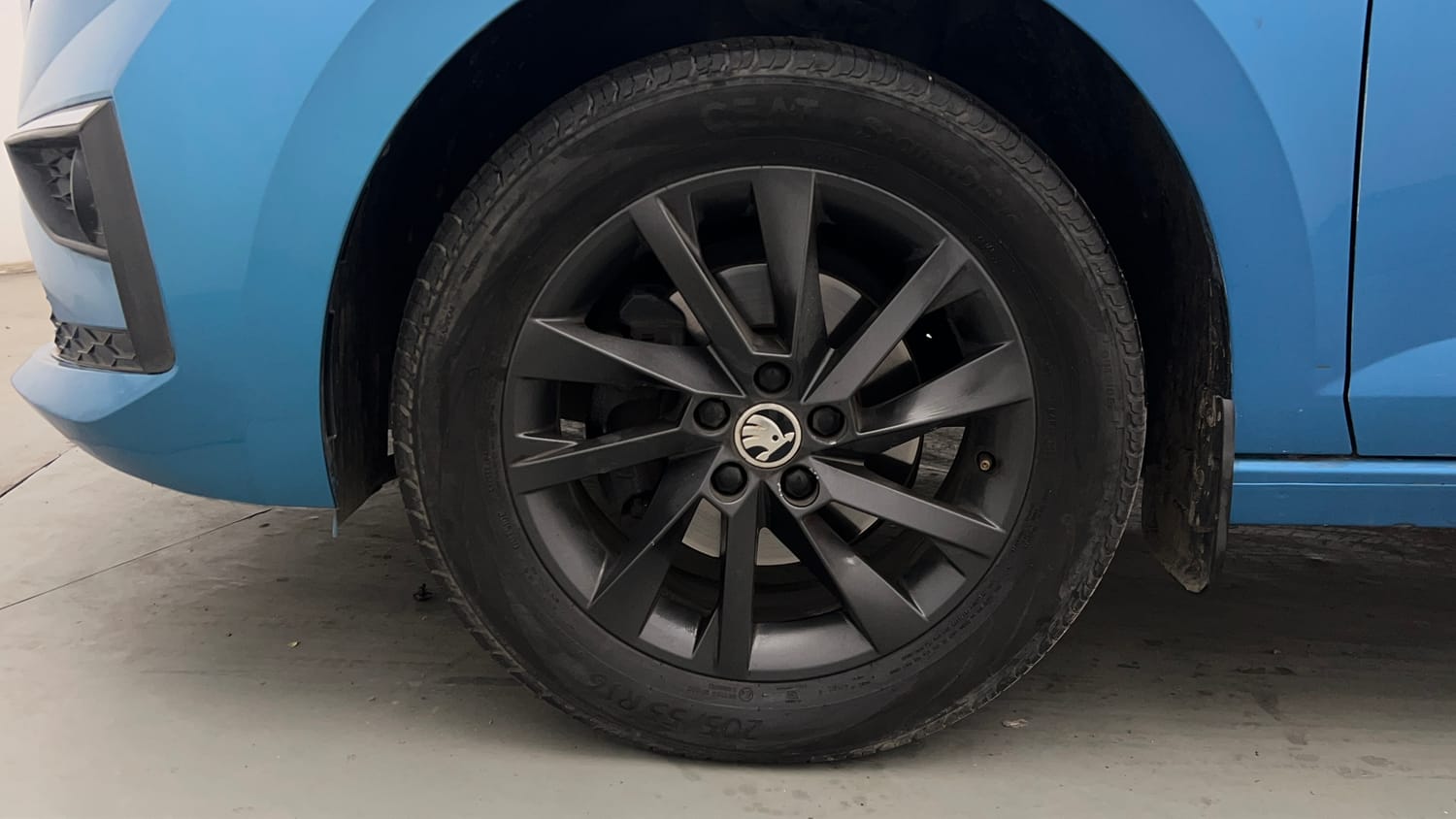 Used 2022 Skoda Slavia Ambition 1.0L TSI AT Petrol Automatic tyres LEFT FRONT TYRE RIM VIEW