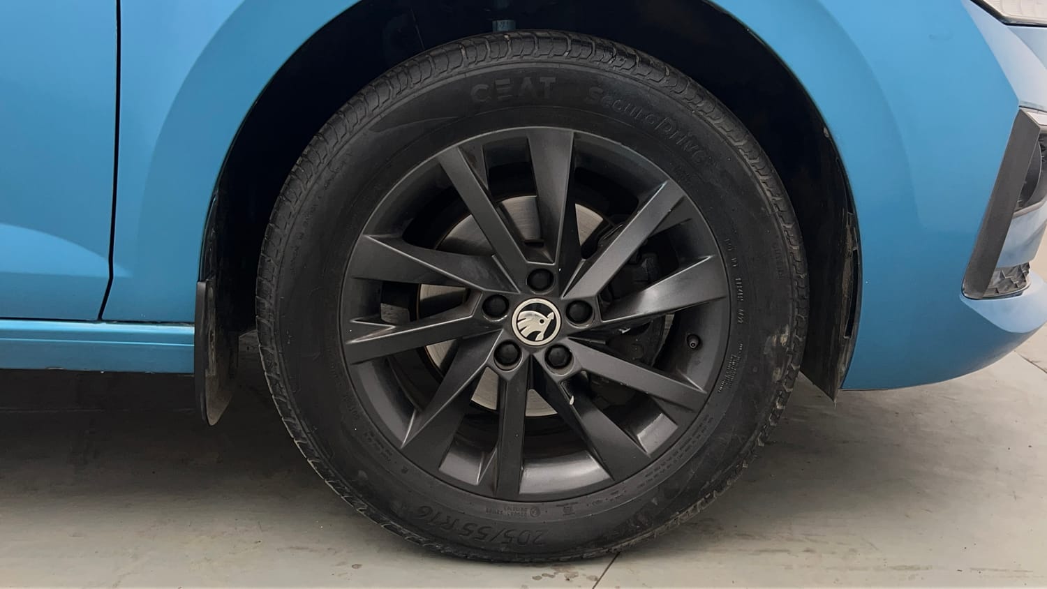 Used 2022 Skoda Slavia Ambition 1.0L TSI AT Petrol Automatic tyres RIGHT FRONT TYRE RIM VIEW