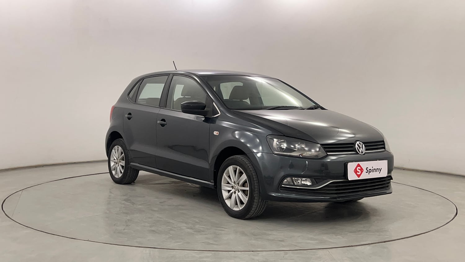 Used 2015 Volkswagen Polo Highline1.2L (P) Petrol Manual exterior RIGHT FRONT CORNER VIEW