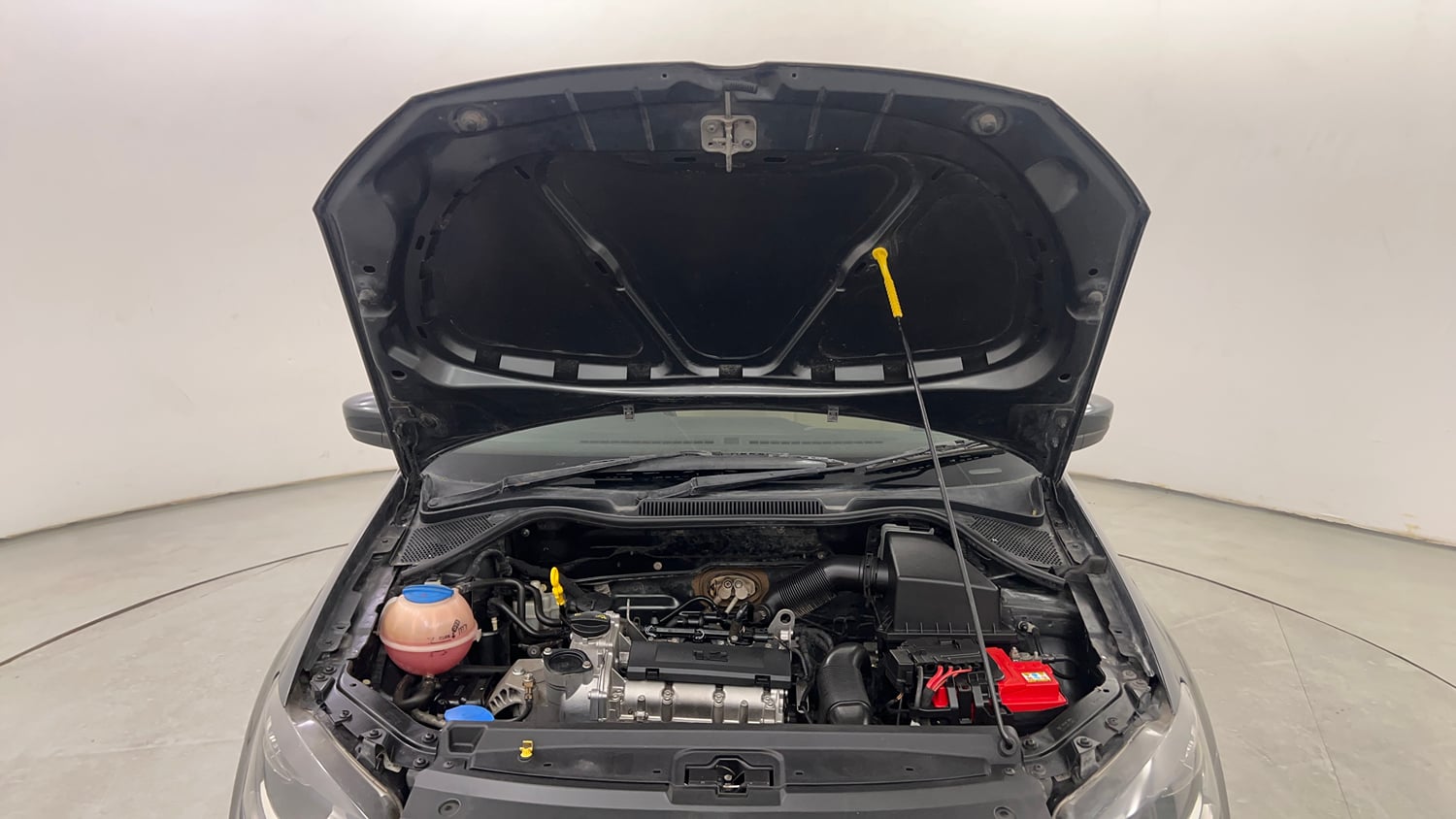 Used 2015 Volkswagen Polo Highline1.2L (P) Petrol Manual engine ENGINE & BONNET OPEN FRONT VIEW