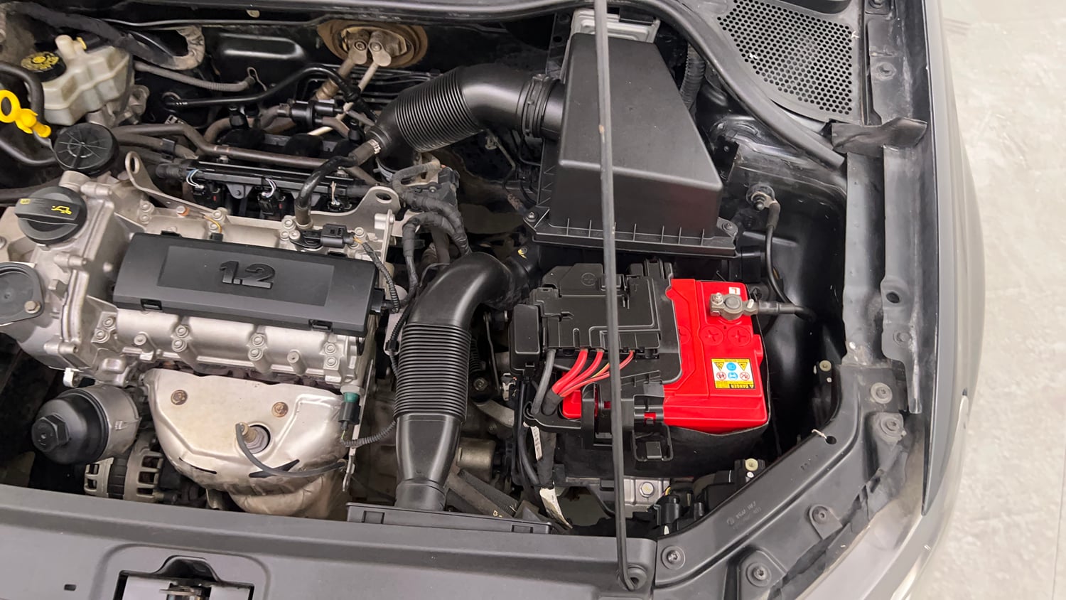 Used 2015 Volkswagen Polo Highline1.2L (P) Petrol Manual engine ENGINE LEFT SIDE VIEW