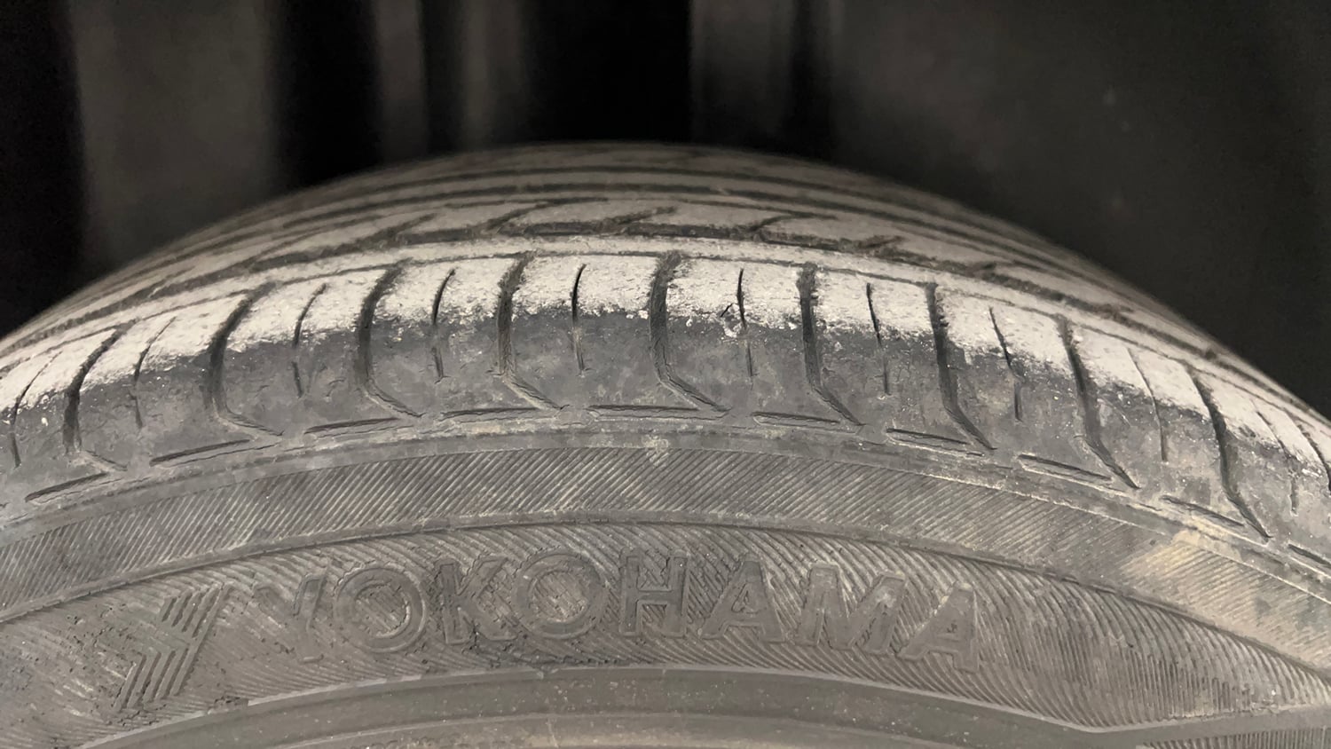 Used 2015 Volkswagen Polo Highline1.2L (P) Petrol Manual tyres RIGHT REAR TYRE TREAD VIEW