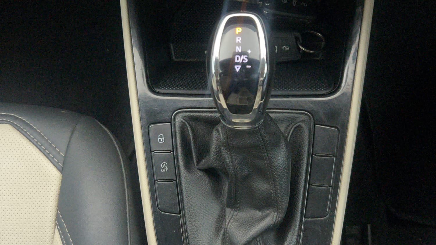 Used 2022 Skoda Slavia Ambition 1.0L TSI AT Petrol Automatic interior GEAR  KNOB VIEW