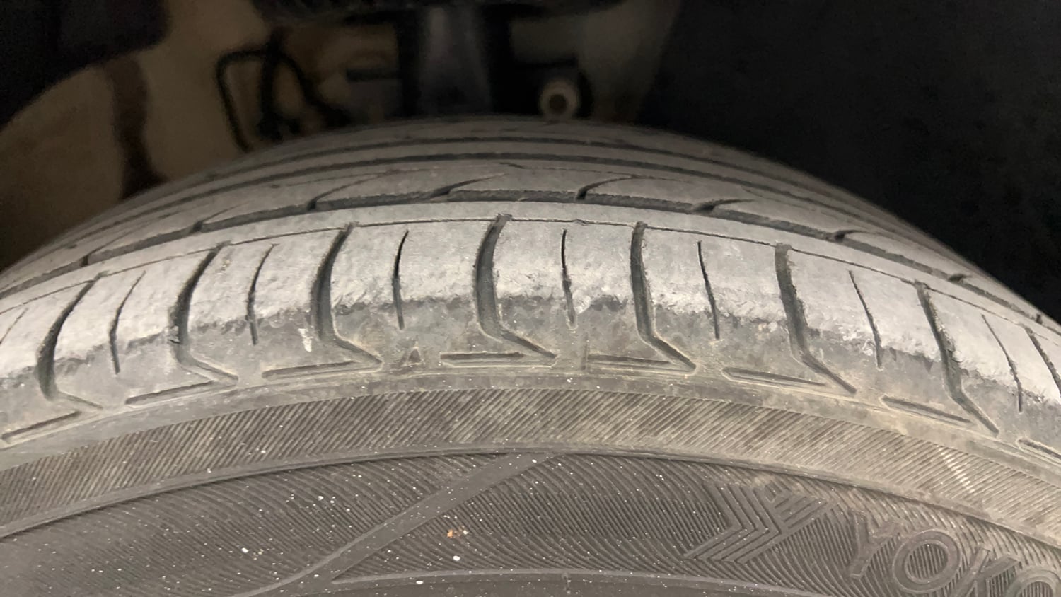 Used 2015 Volkswagen Polo Highline1.2L (P) Petrol Manual tyres RIGHT FRONT TYRE TREAD VIEW