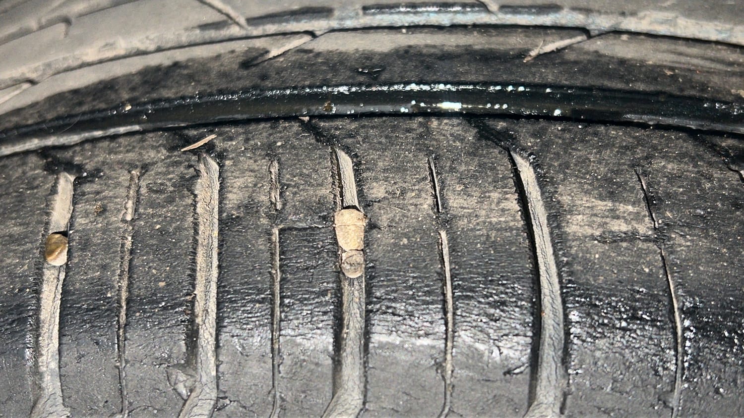 Used 2022 Skoda Slavia Ambition 1.0L TSI AT Petrol Automatic tyres RIGHT FRONT TYRE TREAD VIEW