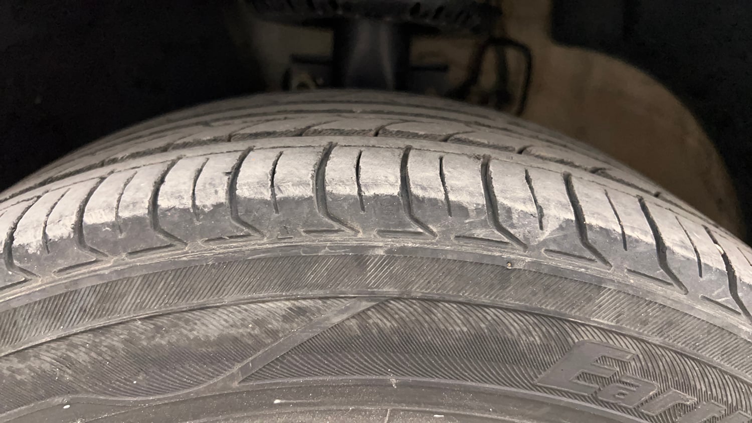 Used 2015 Volkswagen Polo Highline1.2L (P) Petrol Manual tyres LEFT FRONT TYRE TREAD VIEW