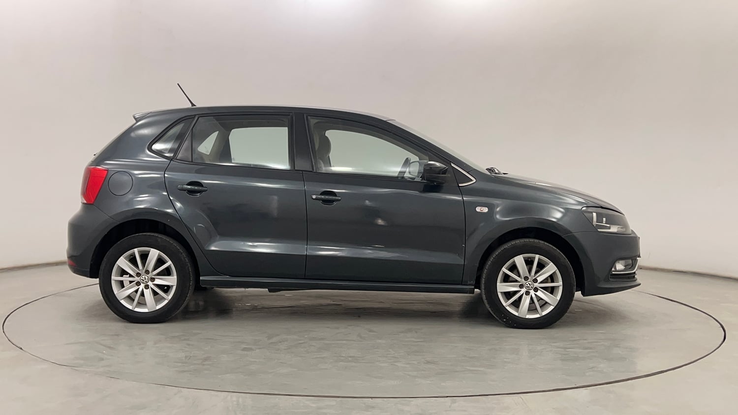 Used 2015 Volkswagen Polo Highline1.2L (P) Petrol Manual exterior RIGHT SIDE VIEW