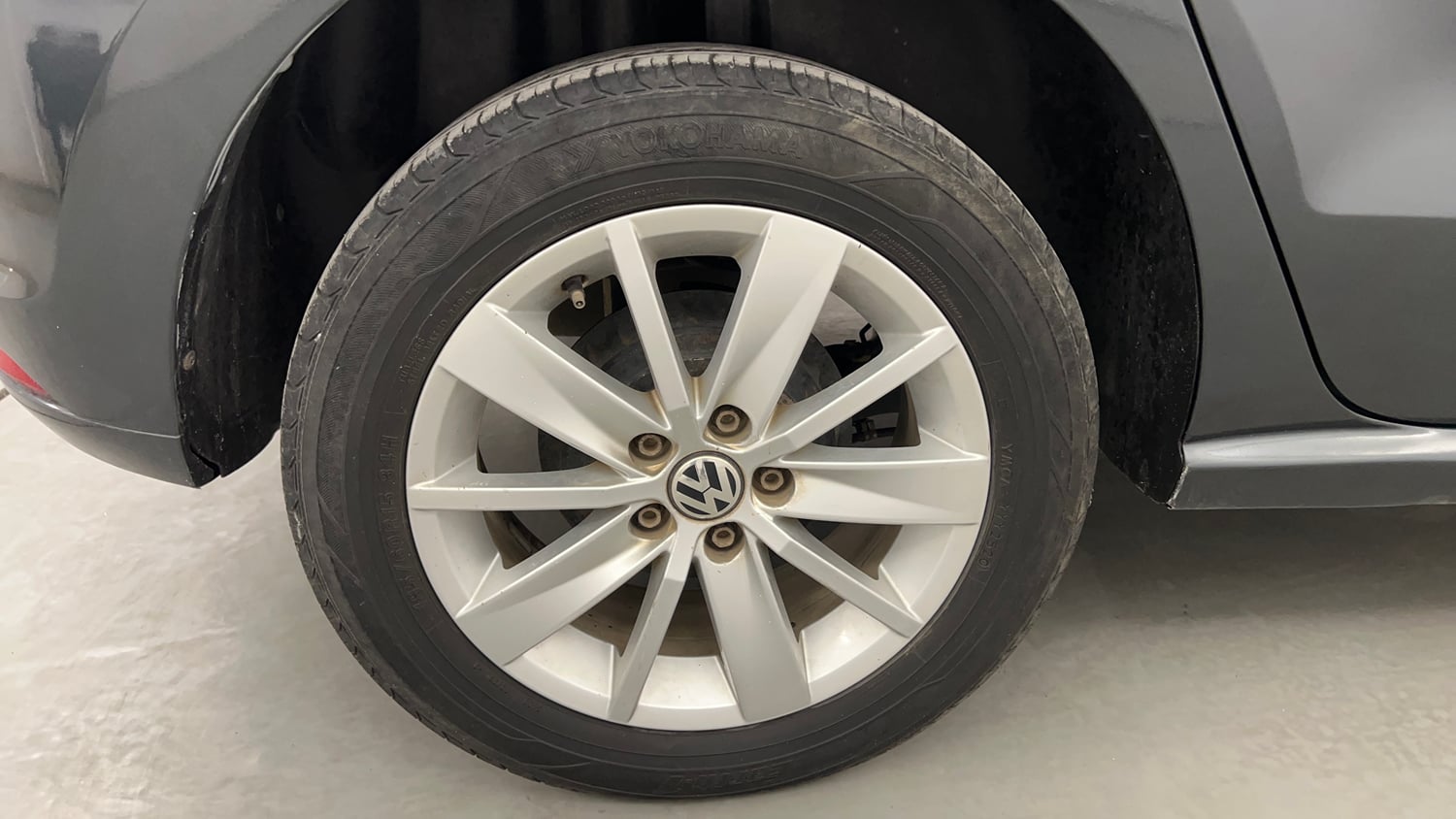 Used 2015 Volkswagen Polo Highline1.2L (P) Petrol Manual tyres RIGHT REAR TYRE RIM VIEW
