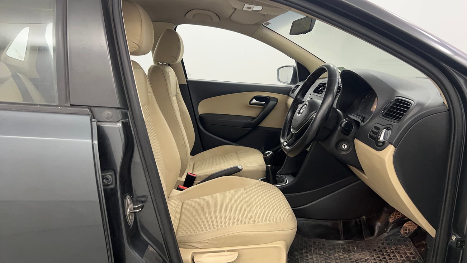 Used 2015 Volkswagen Polo Highline1.2L (P) Petrol Manual interior RIGHT SIDE FRONT DOOR CABIN VIEW