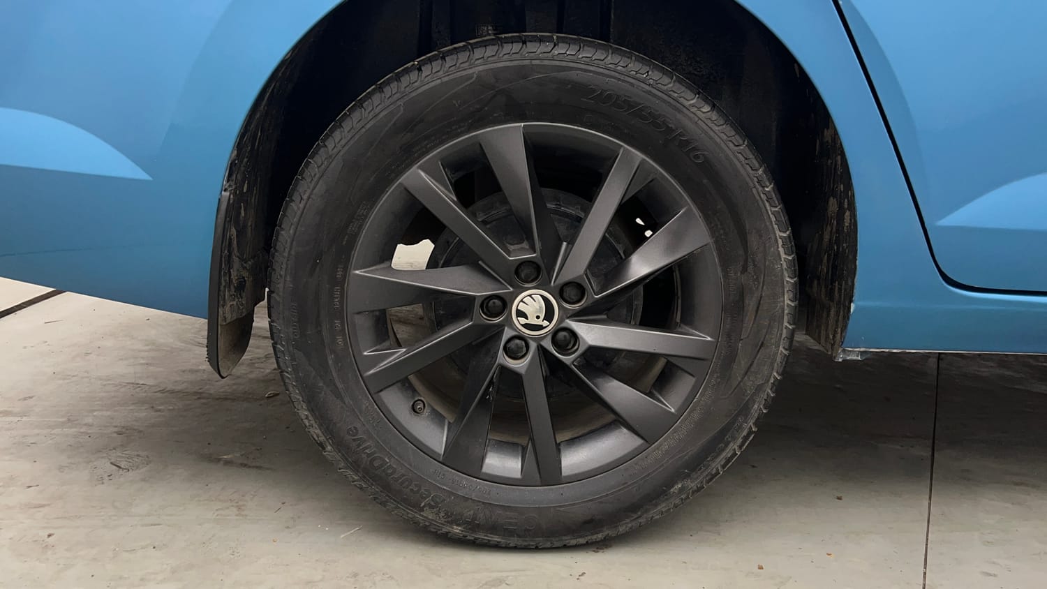 Used 2022 Skoda Slavia Ambition 1.0L TSI AT Petrol Automatic tyres RIGHT REAR TYRE RIM VIEW