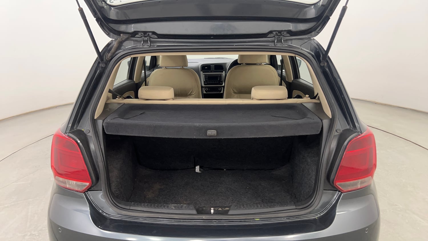 Used 2015 Volkswagen Polo Highline1.2L (P) Petrol Manual interior DICKY INSIDE VIEW