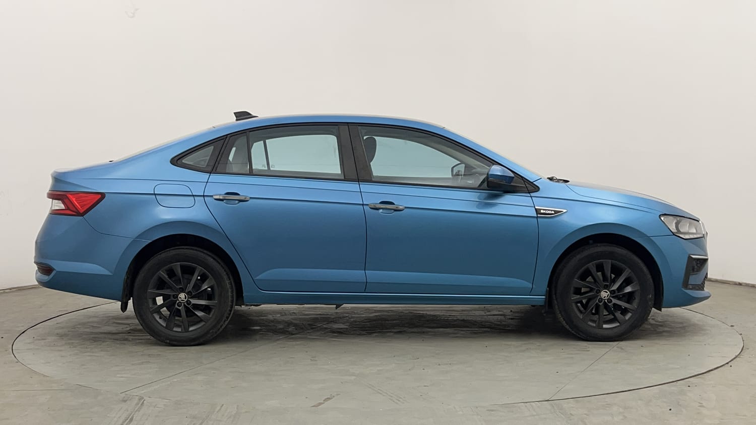 Used 2022 Skoda Slavia Ambition 1.0L TSI AT Petrol Automatic exterior RIGHT SIDE VIEW