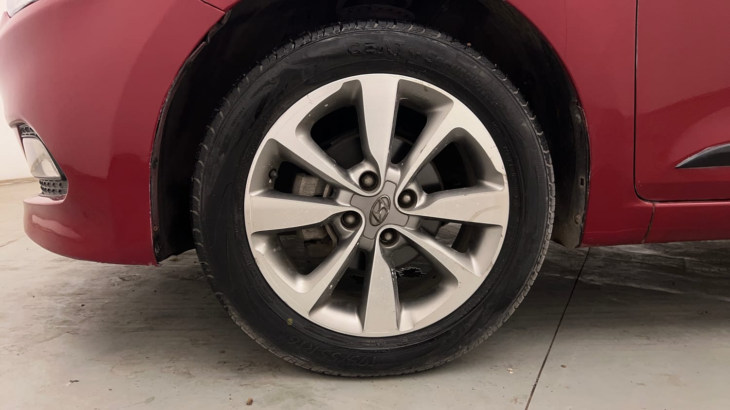 Used 2014 Hyundai Elite i20 Asta 1.2 Petrol Manual tyres LEFT FRONT TYRE RIM VIEW