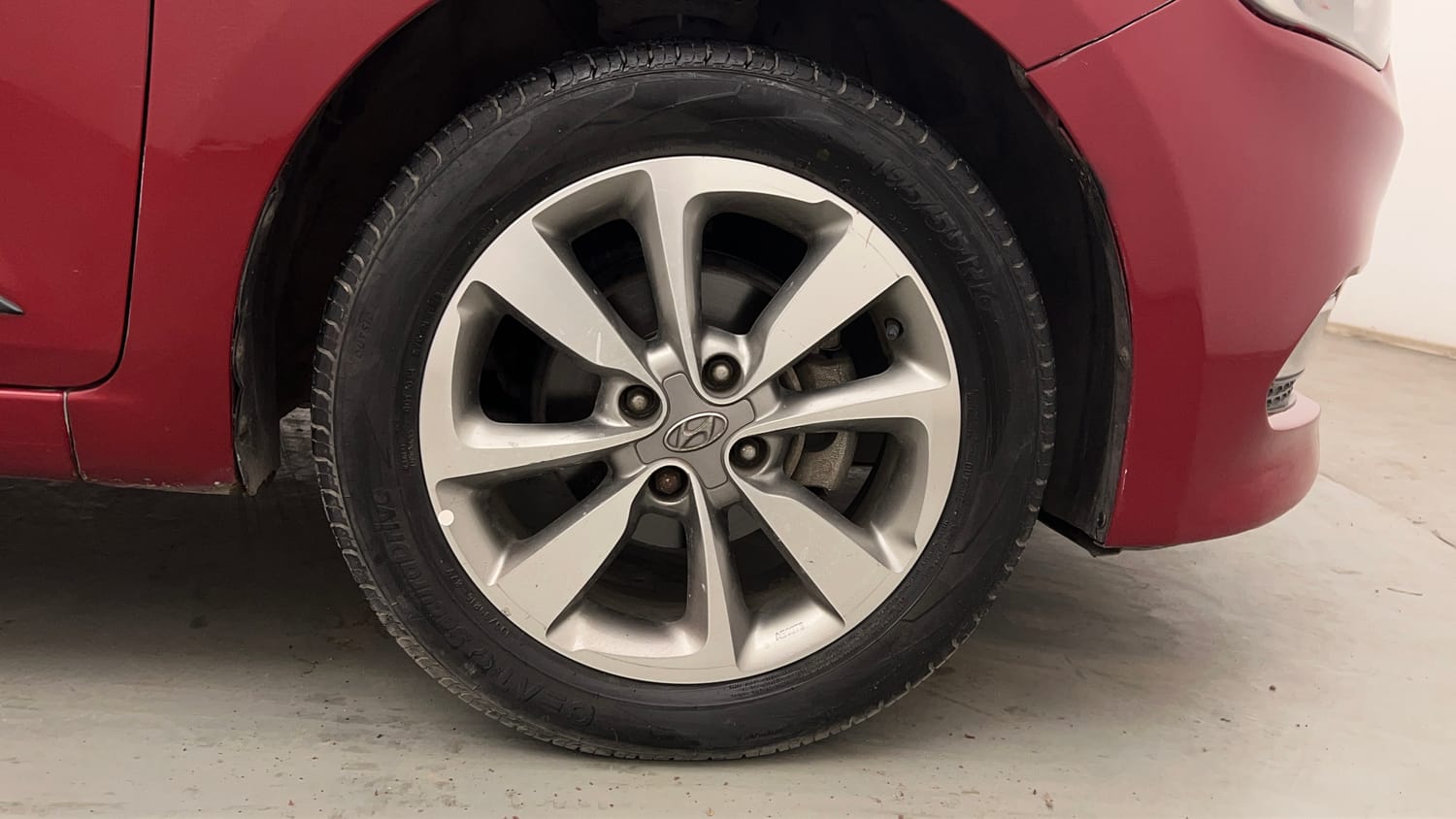 Used 2014 Hyundai Elite i20 Asta 1.2 Petrol Manual tyres RIGHT FRONT TYRE RIM VIEW