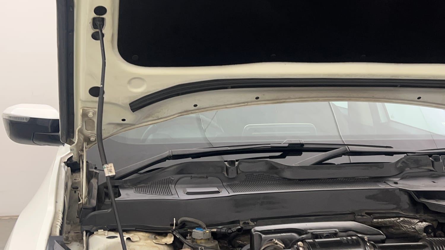 Used 2021 Tata Harrier XZA Plus Diesel Automatic engine ENGINE RIGHT SIDE HINGE & APRON VIEW