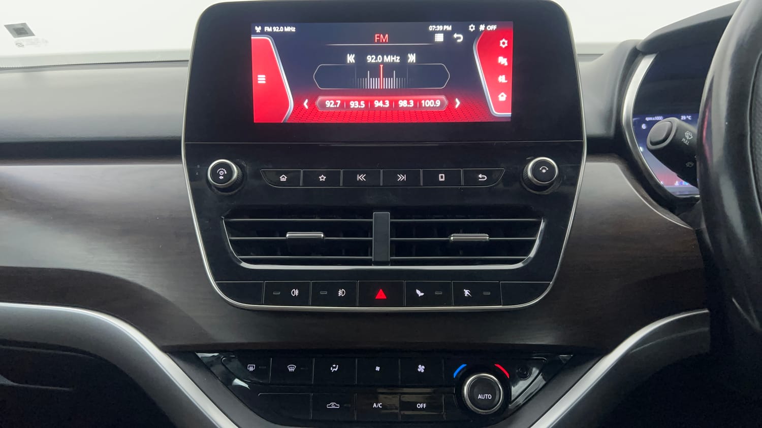 Used 2021 Tata Harrier XZA Plus Diesel Automatic top_features Integrated (in-dash) music system