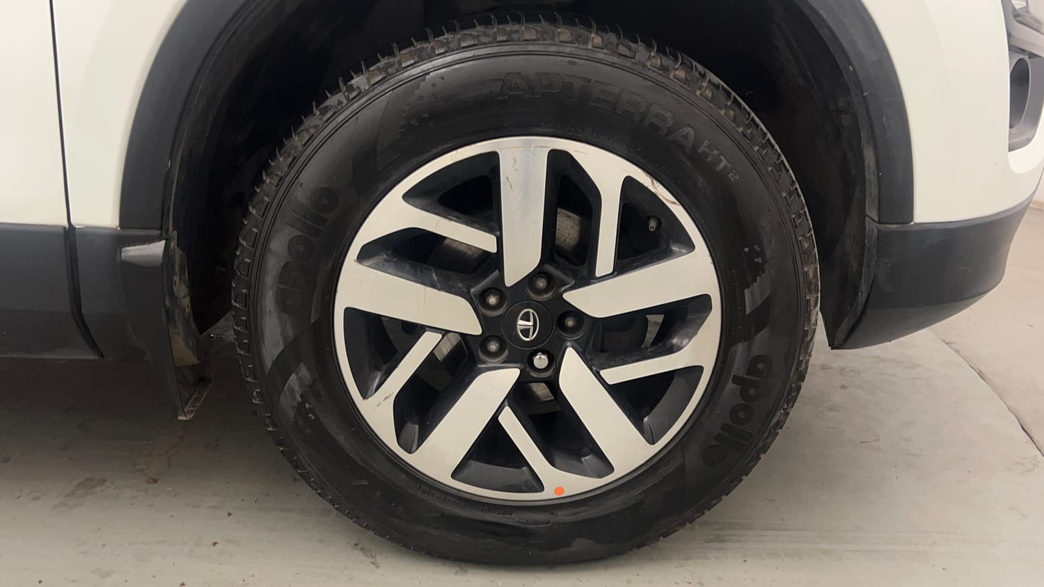 Used 2021 Tata Harrier XZA Plus Diesel Automatic tyres RIGHT FRONT TYRE RIM VIEW