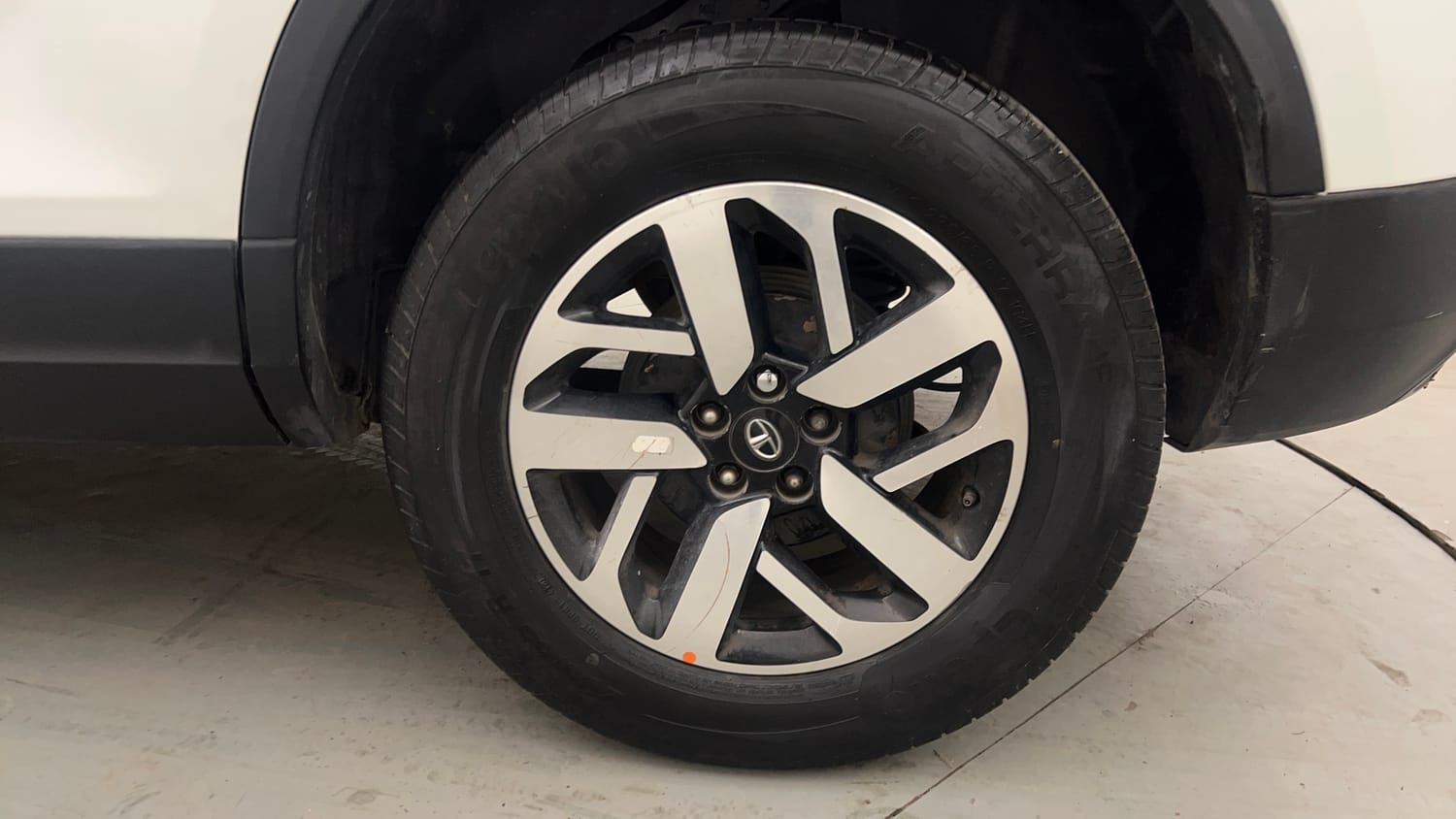 Used 2021 Tata Harrier XZA Plus Diesel Automatic tyres LEFT REAR TYRE RIM VIEW