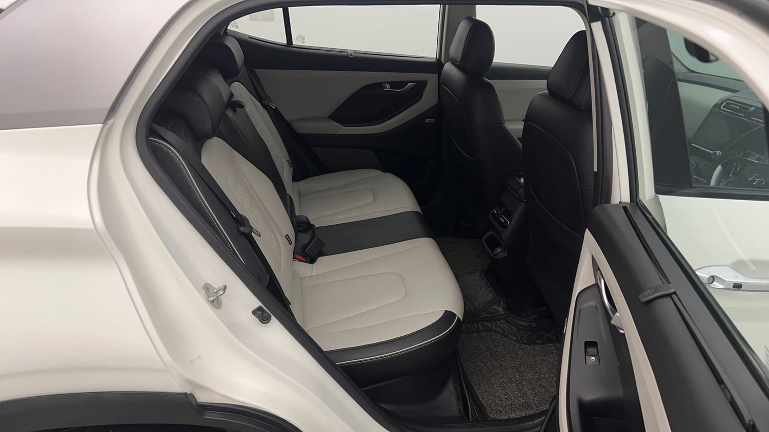 Used 2022 Hyundai Creta SX (O) 1.5 Petrol IVT Petrol Automatic interior RIGHT SIDE REAR DOOR CABIN VIEW
