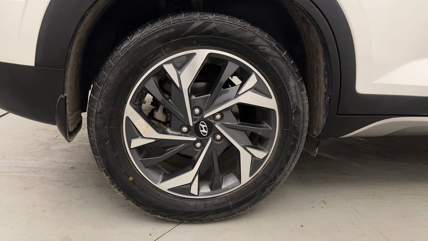 Used 2022 Hyundai Creta SX (O) 1.5 Petrol IVT Petrol Automatic tyres RIGHT REAR TYRE RIM VIEW