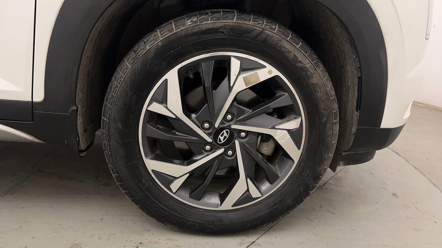 Used 2022 Hyundai Creta SX (O) 1.5 Petrol IVT Petrol Automatic tyres RIGHT FRONT TYRE RIM VIEW