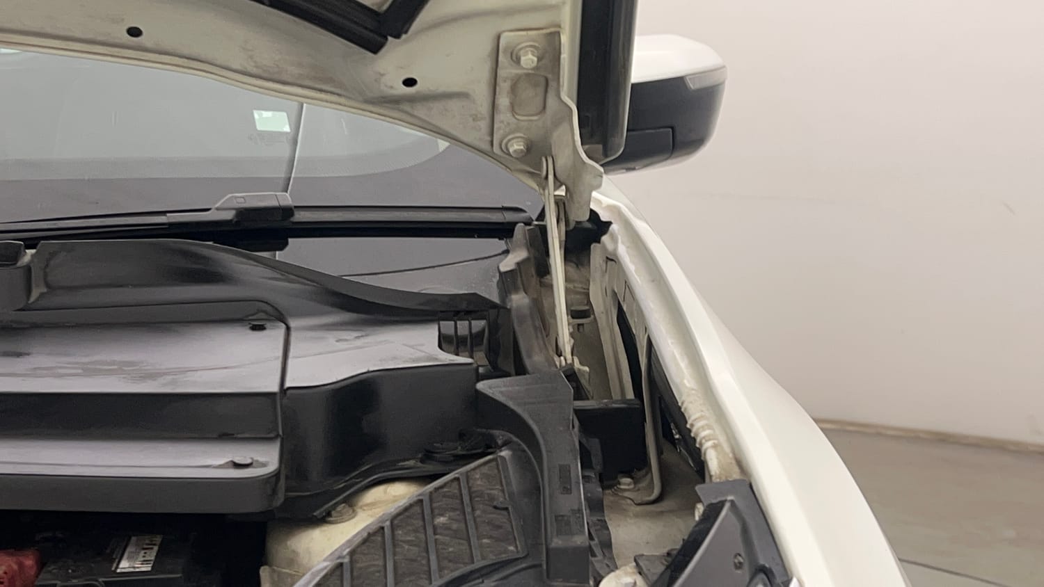 Used 2021 Tata Harrier XZA Plus Diesel Automatic engine ENGINE LEFT SIDE HINGE & APRON VIEW
