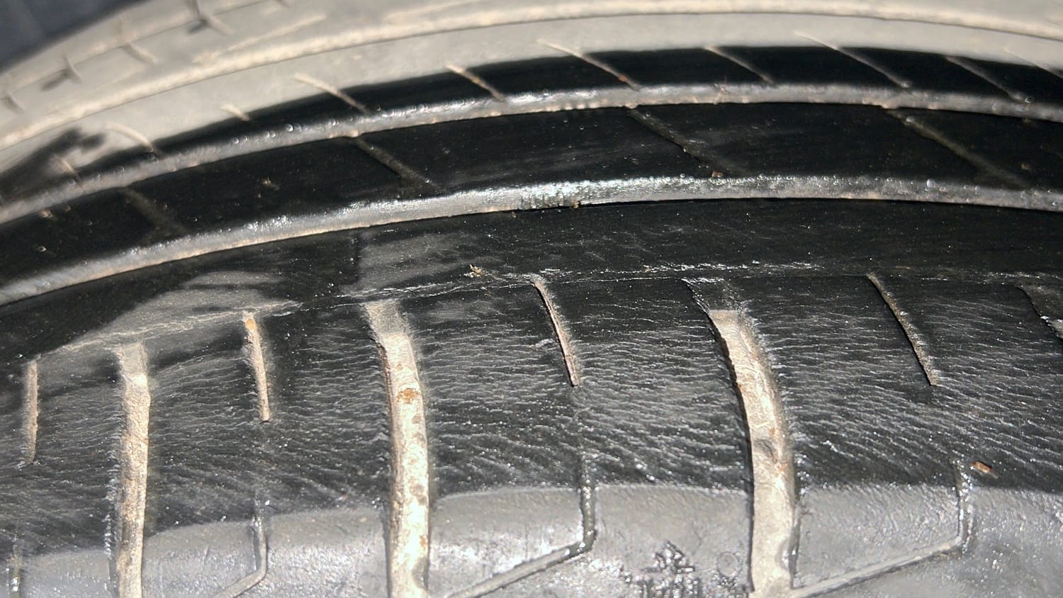 Used 2022 Hyundai Creta SX (O) 1.5 Petrol IVT Petrol Automatic tyres RIGHT REAR TYRE TREAD VIEW