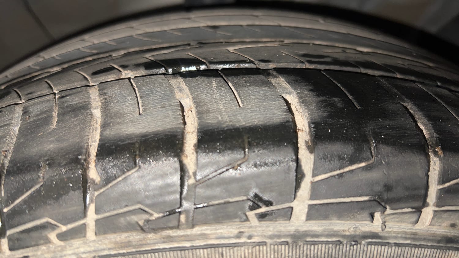 Used 2022 Hyundai Creta SX (O) 1.5 Petrol IVT Petrol Automatic tyres RIGHT FRONT TYRE TREAD VIEW